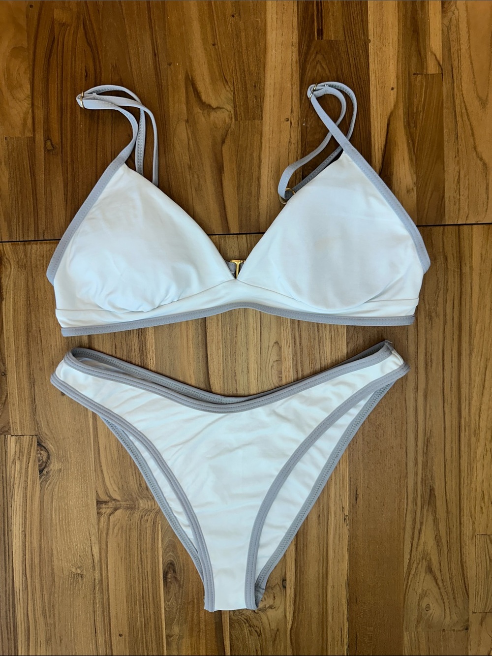 LSPACE Triangle Bikini + Bitsy Bottom Set – Size Medium – White/Gray